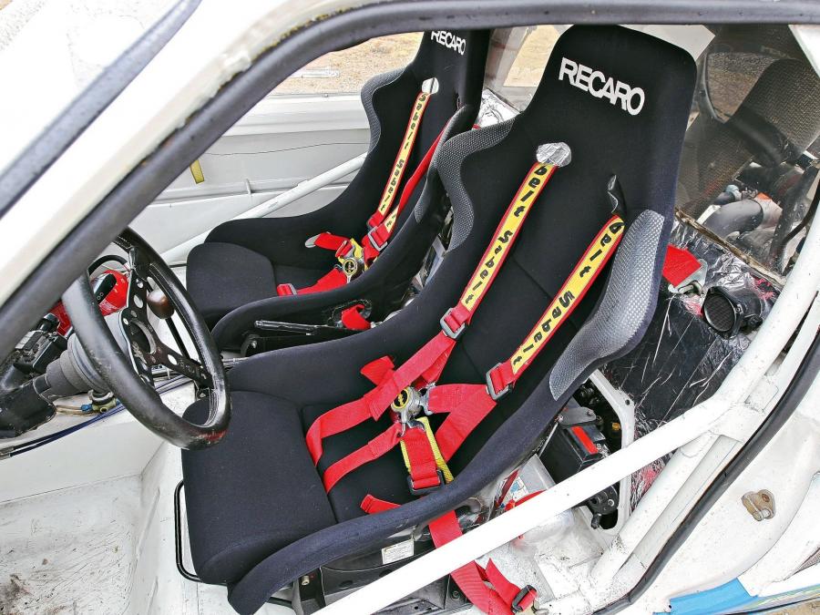  Peugeot 205 T16 Rally Car 1984 года  (фото 2 из 24)
